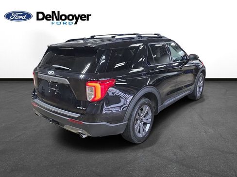 Used 2022 Ford Explorer XLT w/ Equipment Group 202A AWD/4WD image 8
