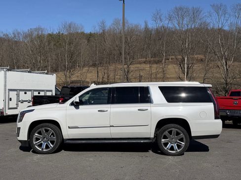 Used 2019 Cadillac Escalade ESV Luxury image 7