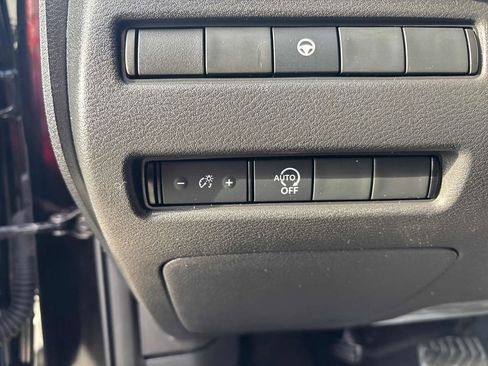 Used 2023 Nissan Rogue SV image 47