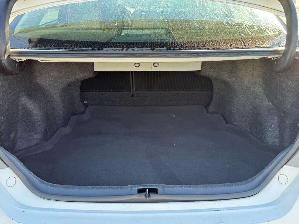Used 2015 Toyota Camry SE FWD image 7