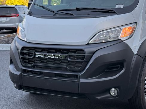 Used 2024 RAM ProMaster 2500 w/ Convenience Group FWD image 9