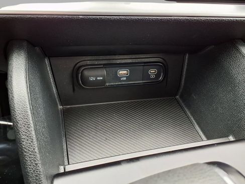 Used 2025 Kia Sportage LX image 10