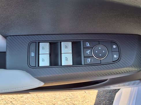 New 2025 Mitsubishi Outlander SE image 18