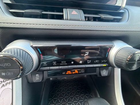 Used 2025 Toyota RAV4 XLE AWD/4WD image 21