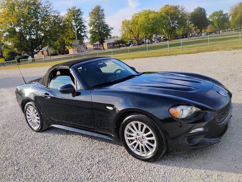 Used 2017 FIAT 124 Spider Classica image 1