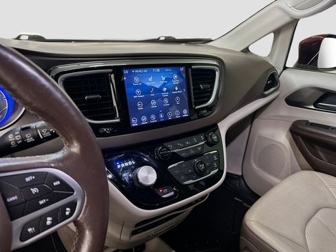 Used 2019 Chrysler Pacifica Touring-L Plus w/ Advanced Safetytec Group FWD image 26