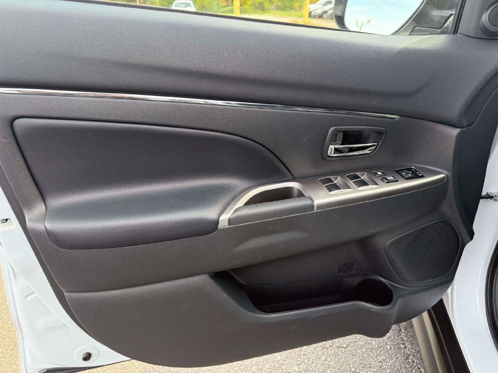 Used 2025 Mitsubishi Outlander Sport SE AWD/4WD image 16