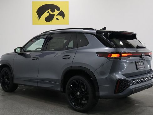 New 2026 Volkswagen Tiguan SE R-Line image 9