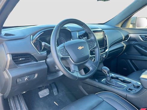 Used 2023 Chevrolet Traverse Premier image 9
