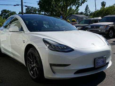 Used 2018 Tesla Model 3 Long Range RWD image 7