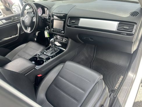 Used 2013 Volkswagen Touareg Sport AWD/4WD image 12