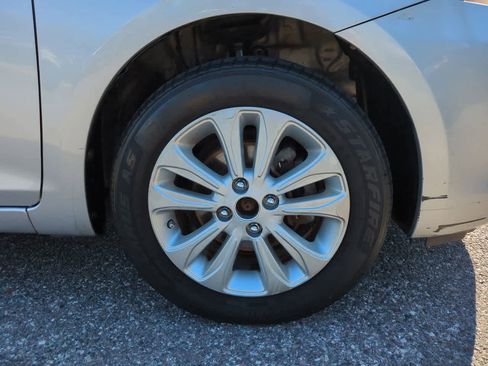 Used 2009 Toyota Yaris Sedan FWD image 11