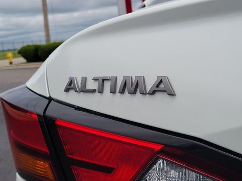 Used 2024 Nissan Altima 2.5 SR w/ SR Premium Package FWD image 6