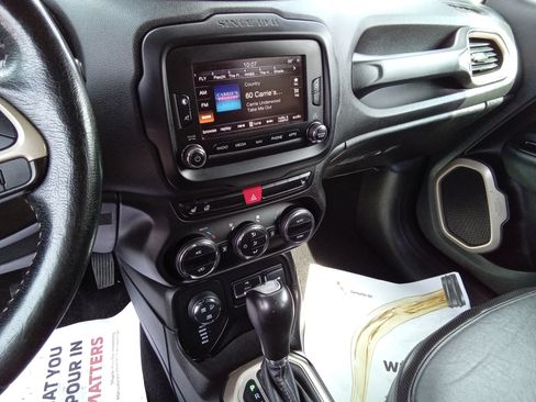 Used 2017 Jeep Renegade Trailhawk AWD/4WD image 20