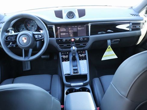 Certified 2026 Porsche Macan AWD/4WD image 19