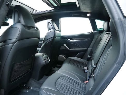 Used 2022 Maserati Levante Trofeo image 11