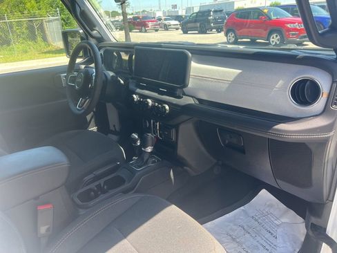 Used 2024 Jeep Wrangler Unlimited Sahara w/ Safety Group AWD/4WD image 11