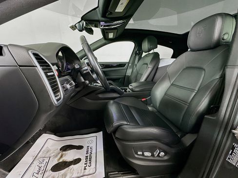 Used 2021 Porsche Cayenne Coupe image 22