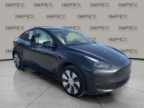 Used 2024 Tesla Model Y Long Range image 7
