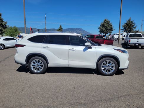 Used 2020 Toyota Highlander Limited AWD/4WD image 2