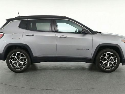 Used 2025 Jeep Compass Limited AWD/4WD image 11