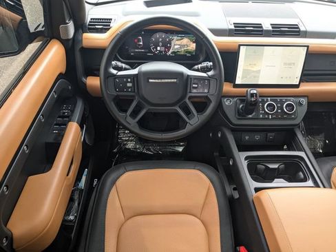 Used 2024 Land Rover Defender 130 X-Dynamic SE image 19
