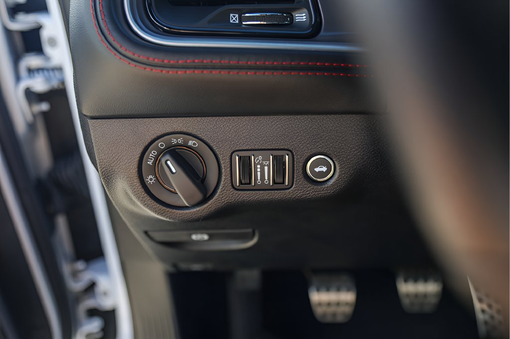 Used 2022 Dodge Challenger R/T Scat Pack RWD image 19