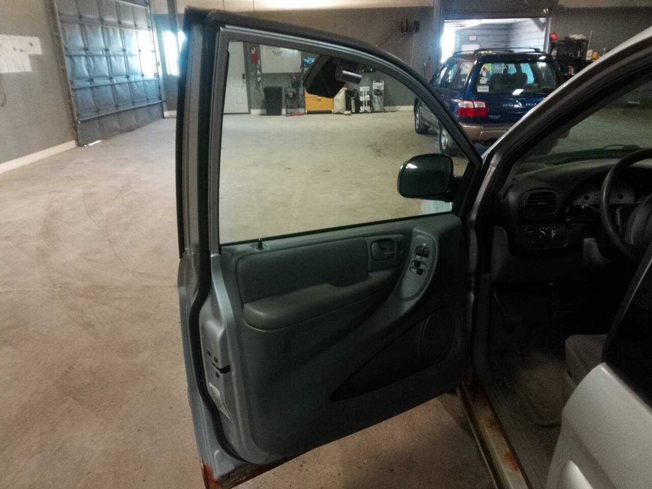Used 2005 Dodge Grand Caravan SXT FWD image 20