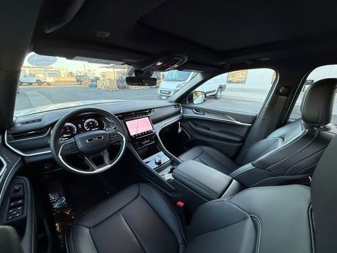 New 2025 Jeep Grand Cherokee L Limited w/ Trailer Tow Package image 19