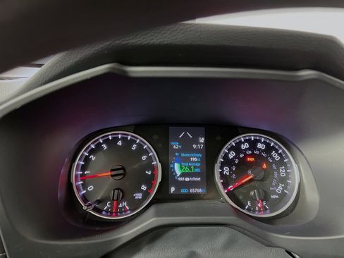 Used 2021 Toyota RAV4 LE image 21