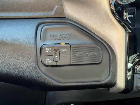 Used 2024 RAM 2500 Laramie image 32