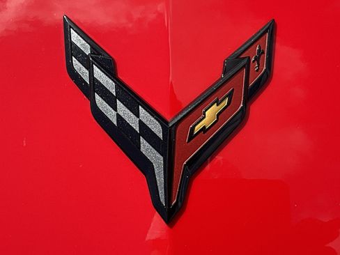 Used 2022 Chevrolet Corvette Stingray Coupe w/ Z51 Performance Package RWD image 6