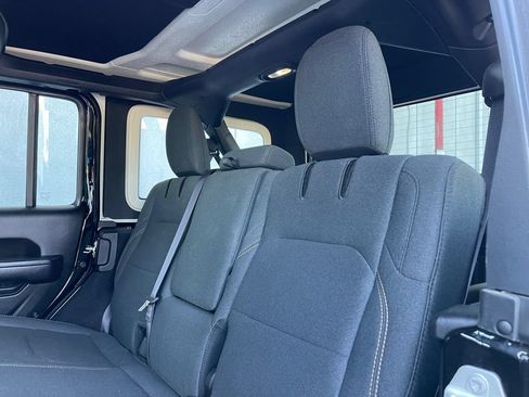 Used 2024 Jeep Wrangler Unlimited AWD/4WD image 19