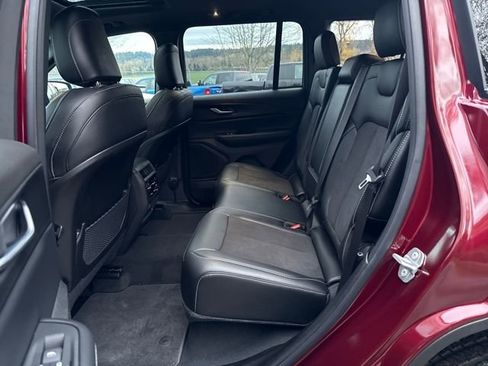 New 2025 Jeep Grand Cherokee Altitude image 13