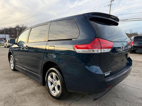 Used 2011 Toyota Sienna LE image 4