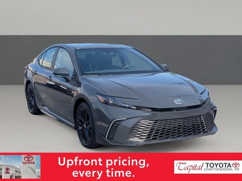 Used 2026 Toyota Camry SE FWD image 1