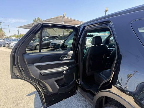 Used 2016 Ford Explorer XLT w/ Equipment Group 202A image 13