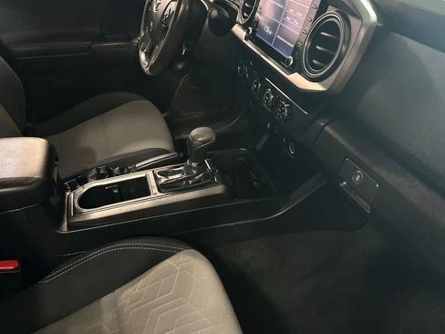 Used 2020 Toyota Tacoma TRD Off-Road AWD/4WD image 18
