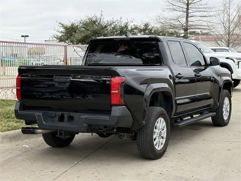 Used 2025 Toyota Tacoma SR image 4