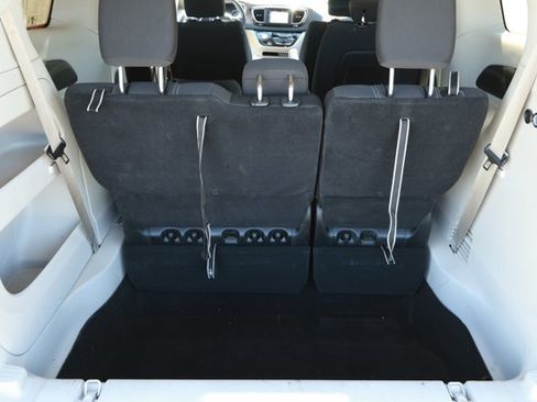 Used 2023 Chrysler Voyager LX image 10