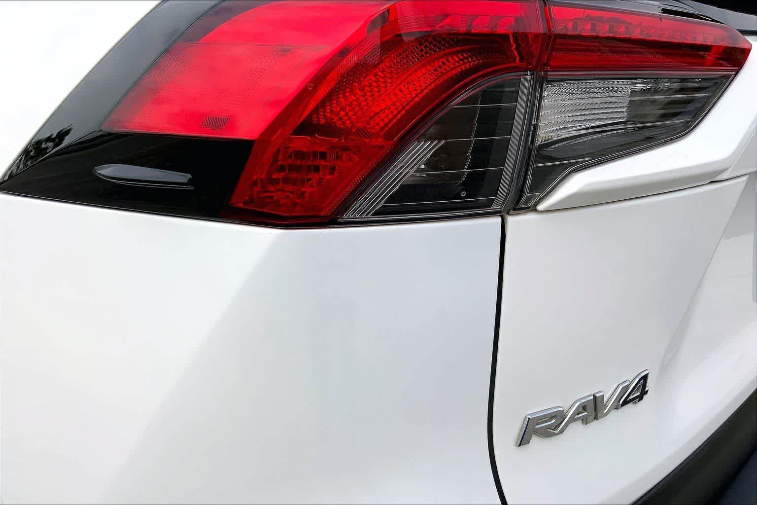 Used 2022 Toyota RAV4 LE FWD image 28