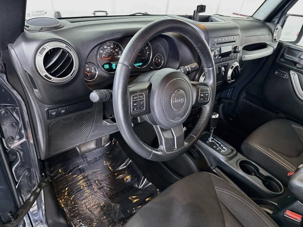 Used 2018 Jeep Wrangler Unlimited Rubicon w/ Connectivity Group AWD/4WD image 15