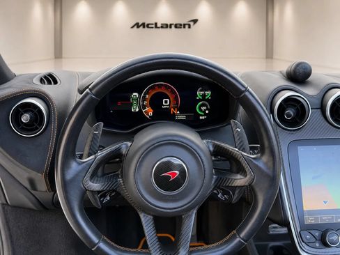 Used 2018 McLaren 570S Spider RWD image 18