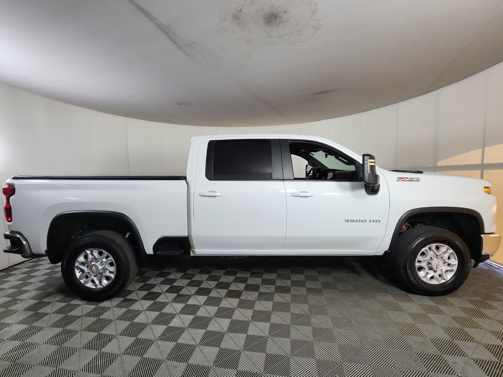 Used 2024 Chevrolet Silverado 3500 LT w/ Convenience Package AWD/4WD image 8