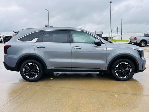 Used 2025 Kia Sorento S w/ Panoramic Sunroof Package FWD image 41