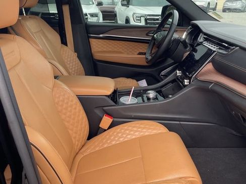 Used 2023 Jeep Grand Cherokee Summit w/ Luxury Tech Group V RWD image 15