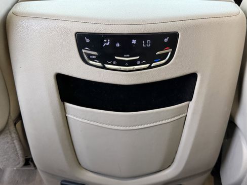 Used 2017 Cadillac Escalade Luxury RWD image 30