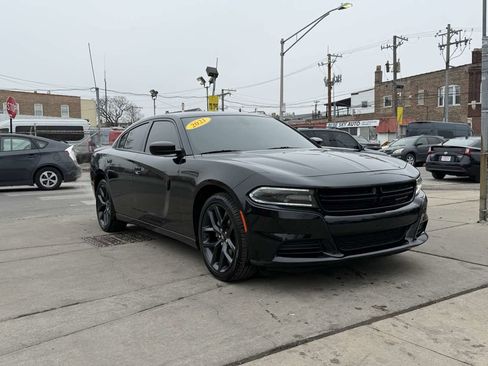 Used 2021 Dodge Charger SXT w/ Blacktop Package image 3