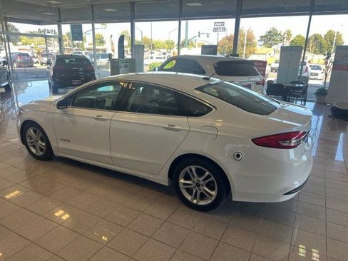 Used 2018 Ford Fusion SE w/ Equipment Group 602A FWD image 10