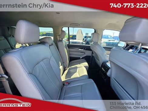 Used 2024 Jeep Wagoneer L Series II w/ Flexible Seating Group AWD/4WD image 30
